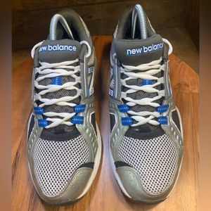 New Balance sneakers.  Inv 5541